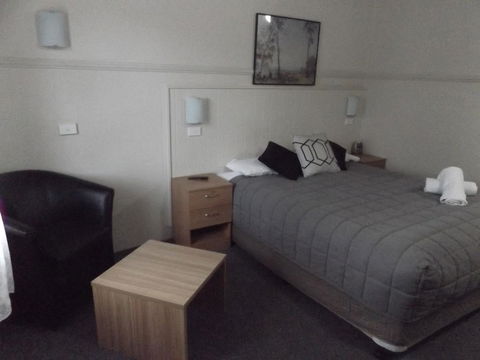 Ben Chifley Motor Inn - Accommodation Whitsundays 3