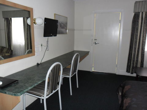 Ben Chifley Motor Inn - Accommodation Whitsundays 40