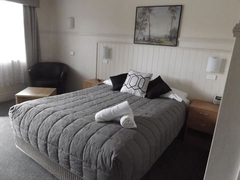Ben Chifley Motor Inn - Accommodation Whitsundays 2