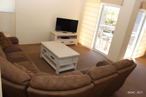 Mollymook Cove Apartments - Accommodation Whitsundays 14