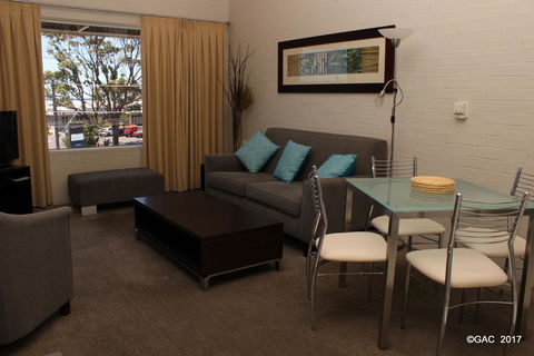 Mollymook Cove Apartments - Accommodation Whitsundays 3