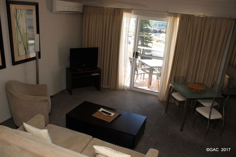 Mollymook Cove Apartments - Accommodation Whitsundays 10