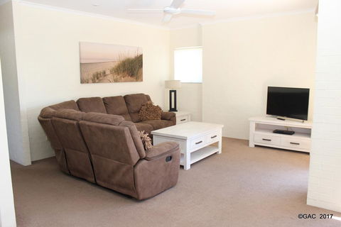 Mollymook Cove Apartments - Accommodation Whitsundays 9