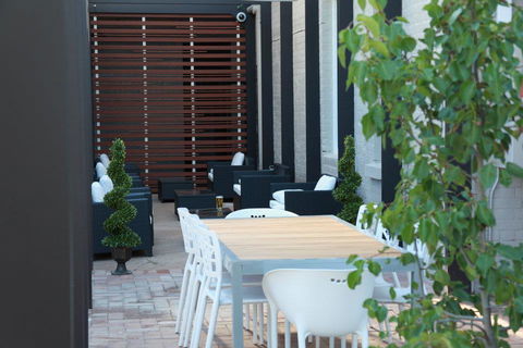 Crossroads Hotel - Accommodation Whitsundays 28