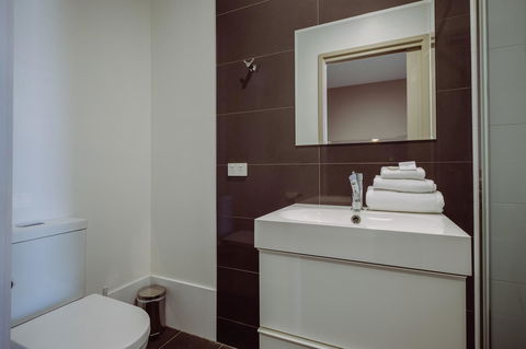 Crossroads Hotel - Accommodation Whitsundays 5