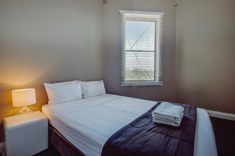 Crossroads Hotel - Accommodation Whitsundays 3
