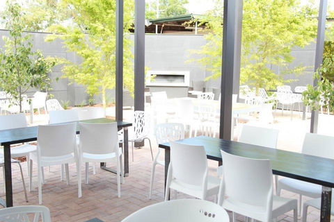 Crossroads Hotel - Accommodation Whitsundays 15
