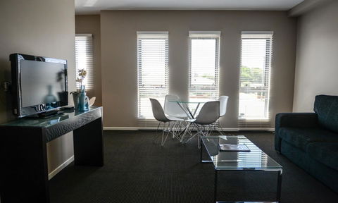 Crossroads Hotel - Accommodation Whitsundays 7