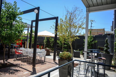 Crossroads Hotel - Accommodation Whitsundays 32