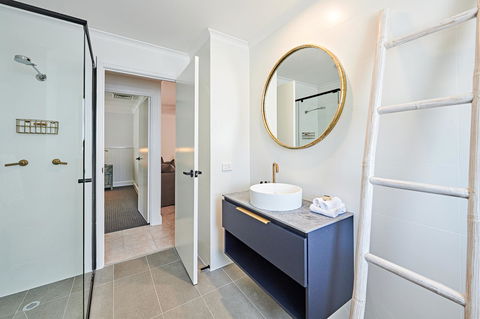 The Lord Byron - Accommodation Whitsundays 17
