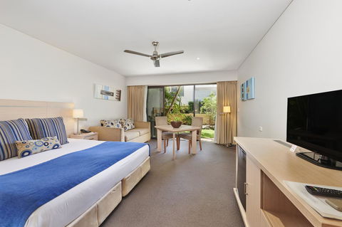 Waves Byron Bay - Accommodation Whitsundays 2