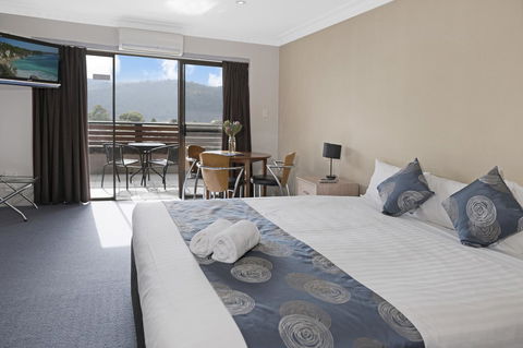Banjo Paterson Inn - Accommodation Whitsundays 1