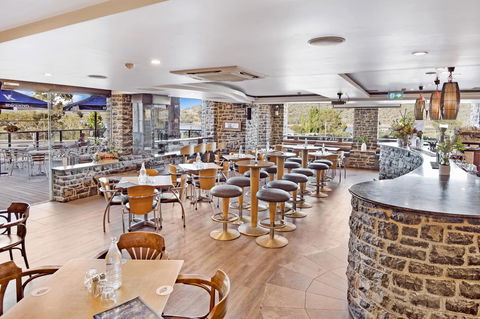 Banjo Paterson Inn - Accommodation Whitsundays 8