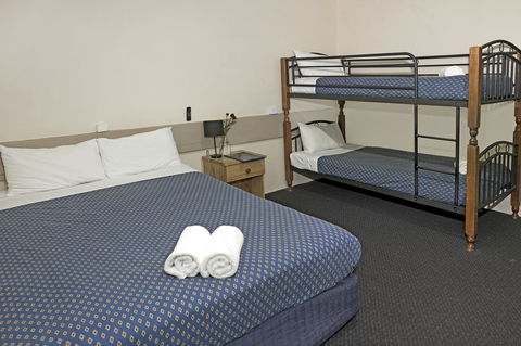 Banjo Paterson Inn - Accommodation Whitsundays 11