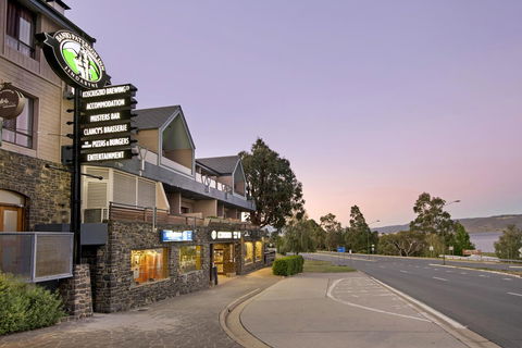 Banjo Paterson Inn - Accommodation Whitsundays 0