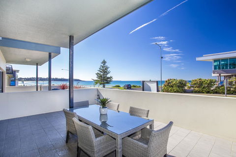 Beachfront 2 - Accommodation Whitsundays 0