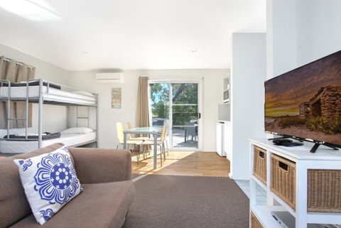 Huskisson Holiday Motel Cabins - Accommodation Whitsundays 1