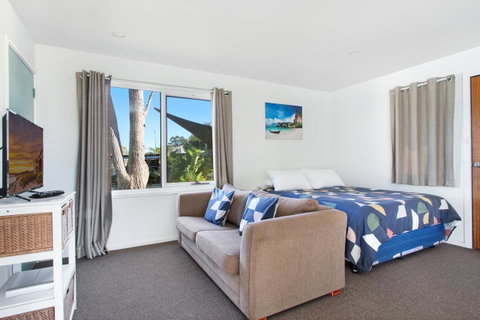 Huskisson Holiday Motel Cabins - Accommodation Whitsundays 0
