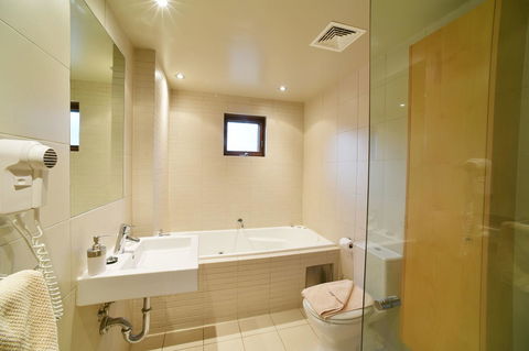 Snowstream 4 - Accommodation Whitsundays 6