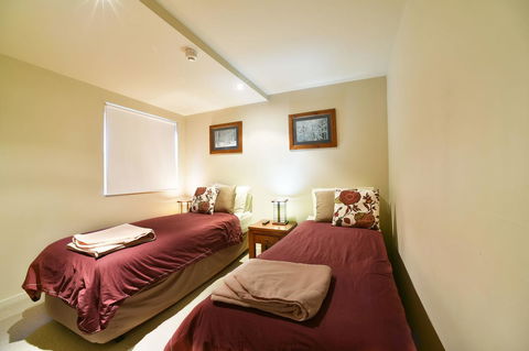 Snowstream 4 - Accommodation Whitsundays 1