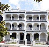Hotel Challis - Accommodation Whitsundays