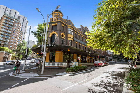 Hotel Harry, Ascend Hotel Collection - Accommodation Whitsundays 0