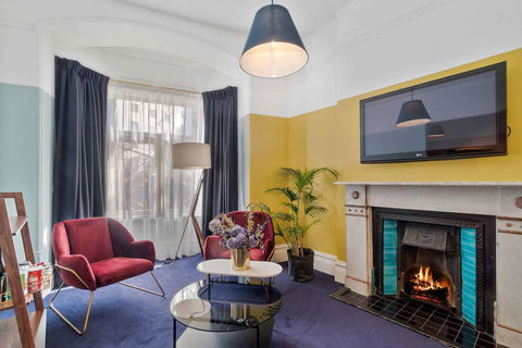Hotel Harry, Ascend Hotel Collection - Accommodation Whitsundays 2