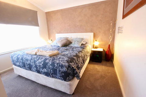 Full Circle Apartments - Accommodation Whitsundays 2