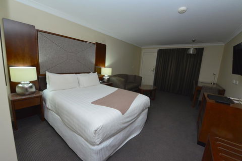 Winning Post Motor Inn - Accommodation Whitsundays 19