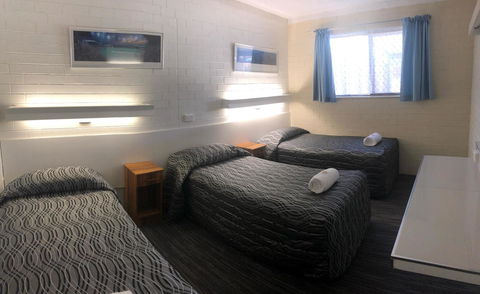 Coastal Bay Motel - Accommodation Whitsundays 21