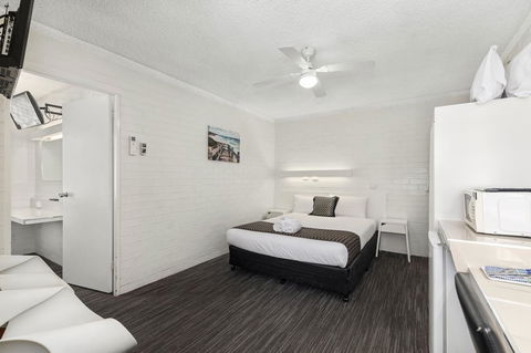 Coastal Bay Motel - Accommodation Whitsundays 16