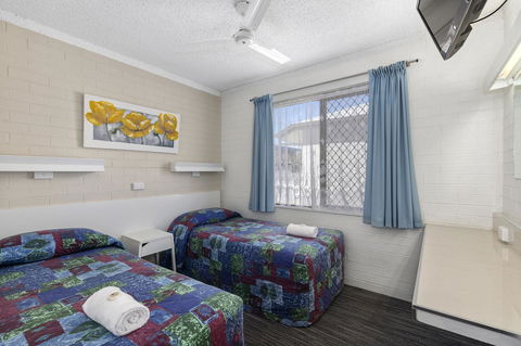 Coastal Bay Motel - Accommodation Whitsundays 15