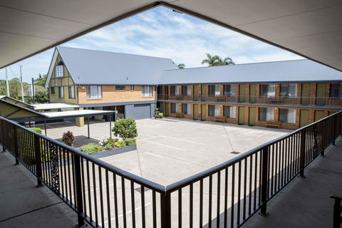 Coastal Bay Motel - Accommodation Whitsundays 36