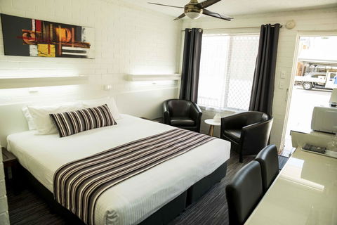 Coastal Bay Motel - Accommodation Whitsundays 27