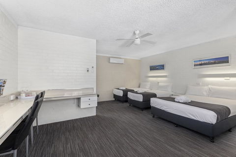 Coastal Bay Motel - Accommodation Whitsundays 11