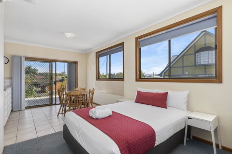 Coastal Bay Motel - Accommodation Whitsundays 8