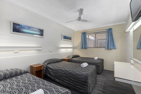 Coastal Bay Motel - Accommodation Whitsundays 17
