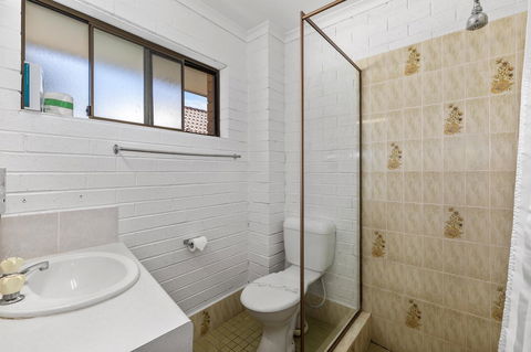 Coastal Bay Motel - Accommodation Whitsundays 10