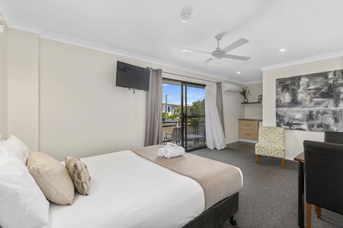 Coastal Bay Motel - Accommodation Whitsundays 2