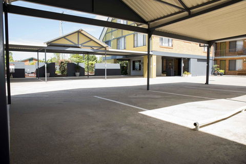 Coastal Bay Motel - Accommodation Whitsundays 39