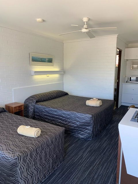 Coastal Bay Motel - Accommodation Whitsundays 33