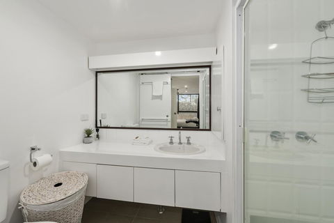 Pacific Towers Beach Resort - Accommodation Whitsundays 2