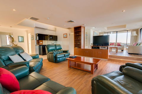 Pacific Towers Beach Resort - Accommodation Whitsundays 23