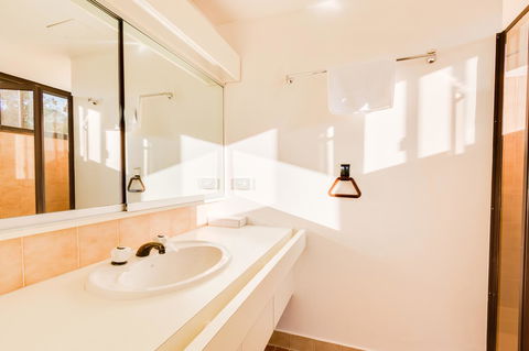 Pacific Towers Beach Resort - Accommodation Whitsundays 28