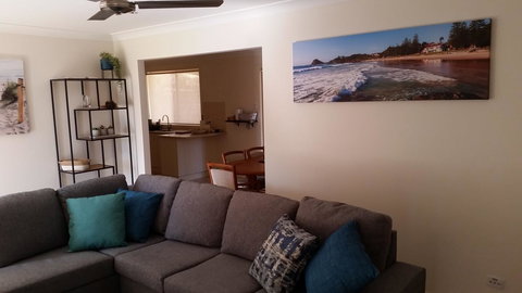 Twin Palms Holiday House At Lighthouse - Accommodation Whitsundays 9