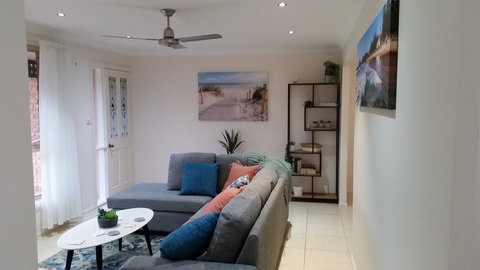 Twin Palms Holiday House At Lighthouse - Accommodation Whitsundays 5
