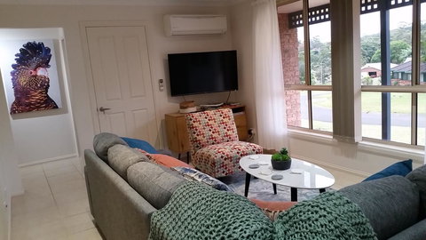 Twin Palms Holiday House At Lighthouse - Accommodation Whitsundays 3