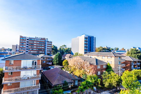 Near Train Station, New 2 BR Apt/free Parking - Accommodation Whitsundays 39