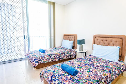 Near Train Station, New 2 BR Apt/free Parking - Accommodation Whitsundays 28