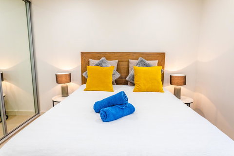 Near Train Station, New 2 BR Apt/free Parking - Accommodation Whitsundays 20